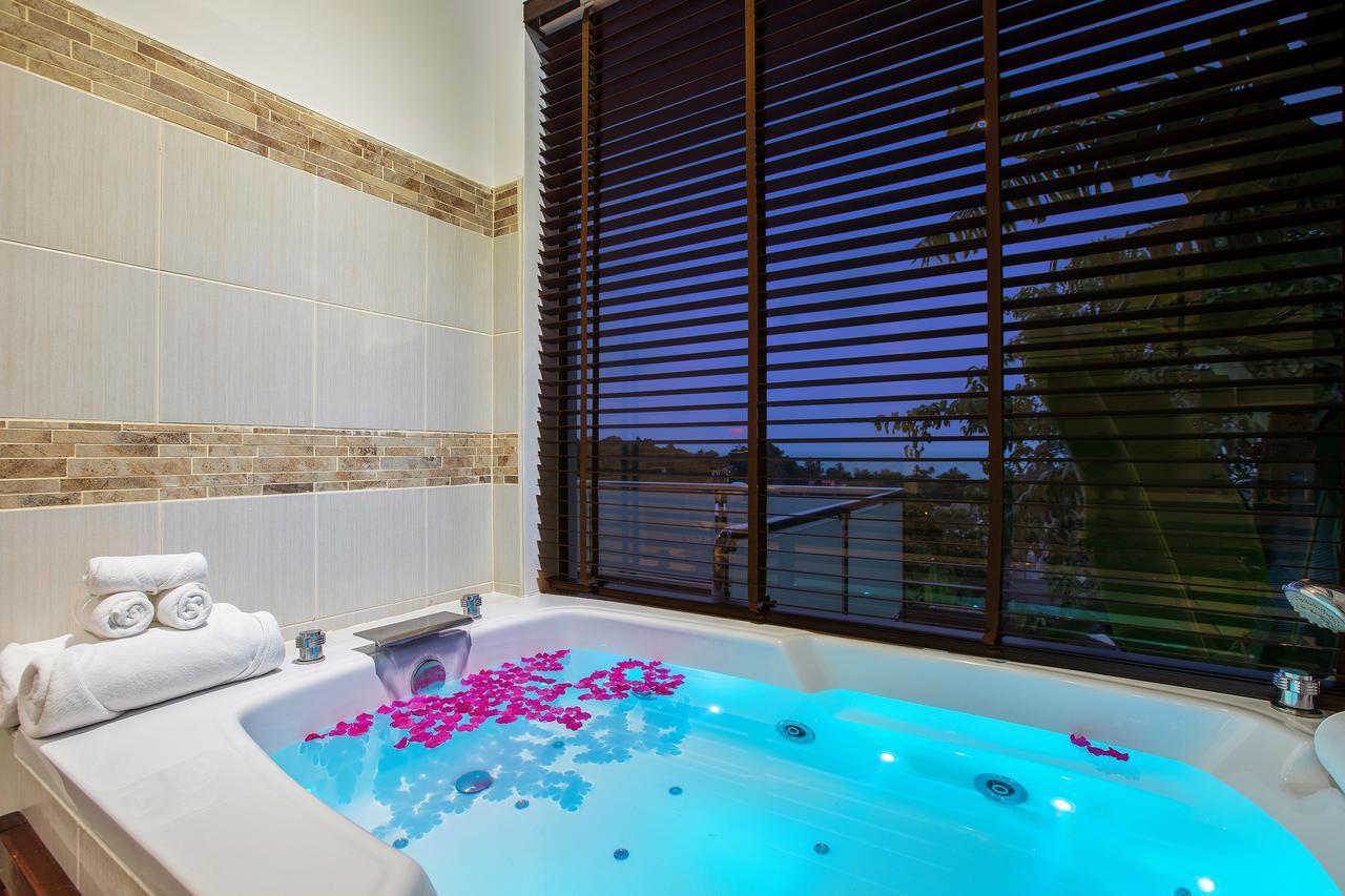 Sunny Banks - Modern Sea View 4 Bed Pool Villa Maret Экстерьер фото