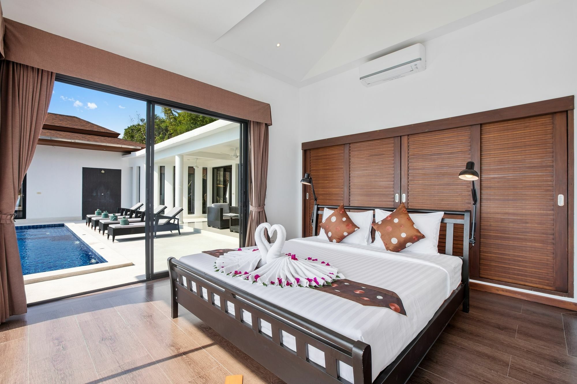 Sunny Banks - Modern Sea View 4 Bed Pool Villa Maret Экстерьер фото
